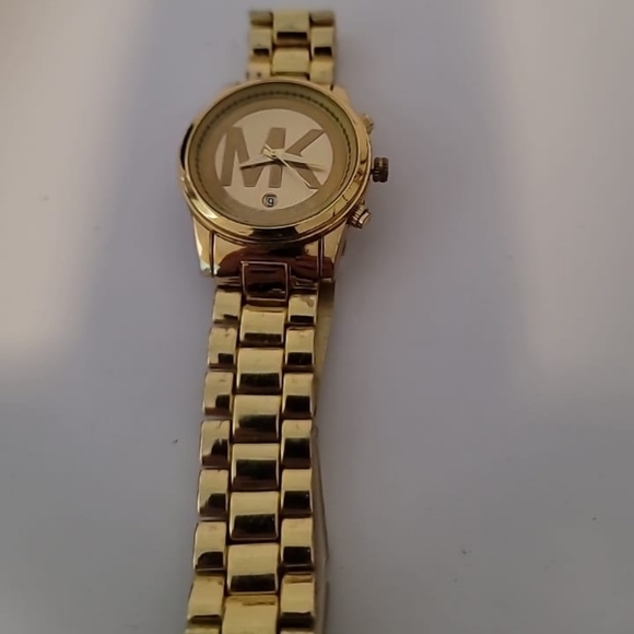 Michael Kors Gold Watch - Picture 1 of 16